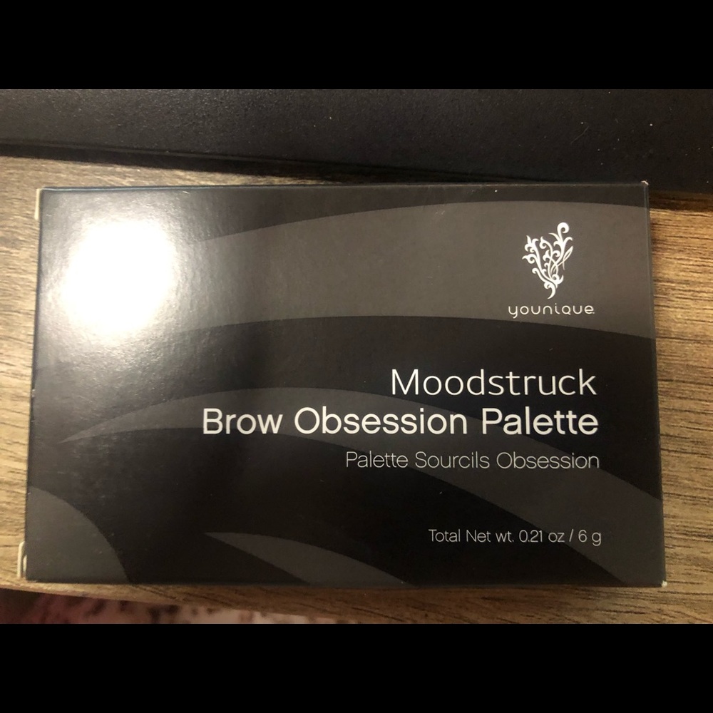 New Brow obsession Pallet Younique brand